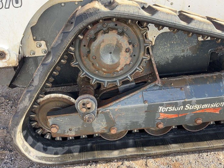 2021-bobcat-t870-image-15