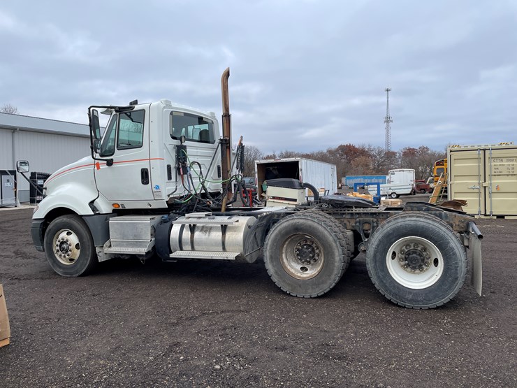 #1054-•-2015-international-tandem-axle-day-cab-semi-tractor-(has-wi-title)-image-8