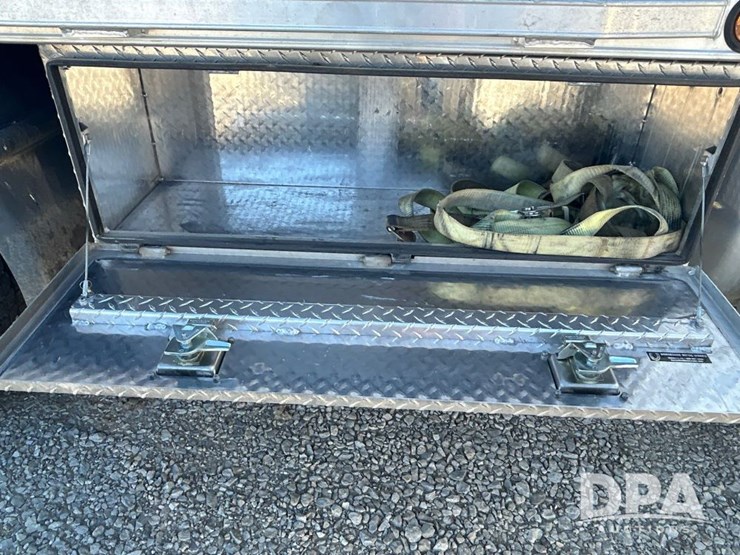 peterbilt-330-image-14