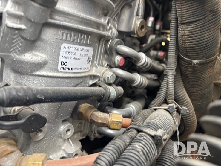 freightliner-114sd-image-24