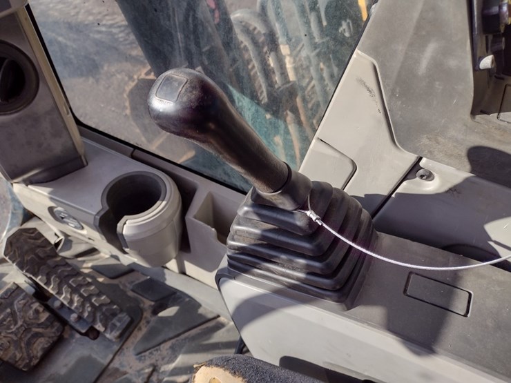 caterpillar-320fl-image-9