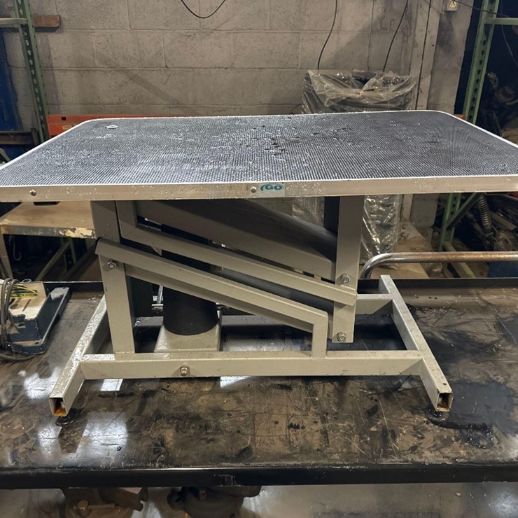 Go Co Hydraulic Foot Op Lift Table