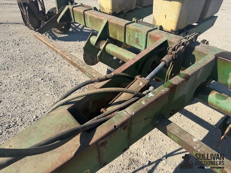 john-deere-7000-image-11