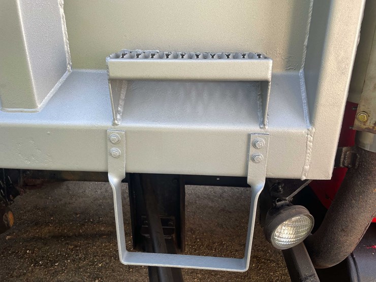 international-4900-image-41