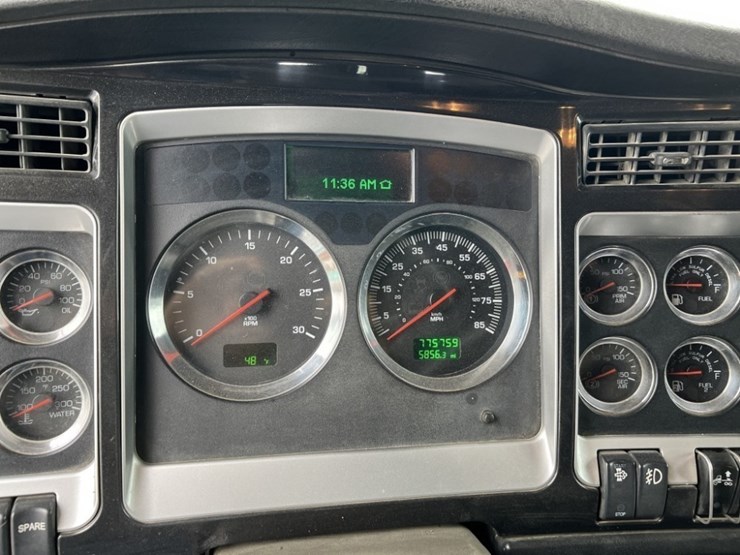 2010-kenworth-t800-image-2