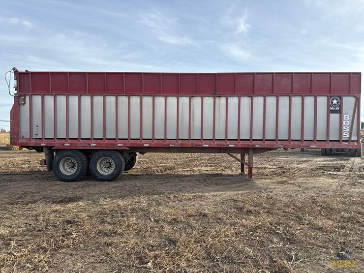 2008-meyers-boss-9136t-silage-trailer-image-5