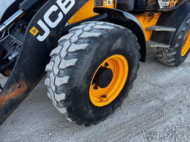 2018-jcb-409-image-13