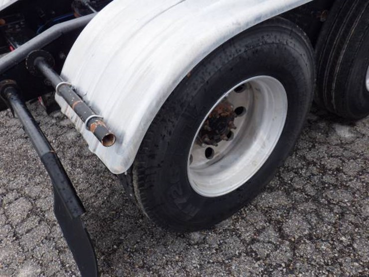 freightliner-cascadia-126-image-9