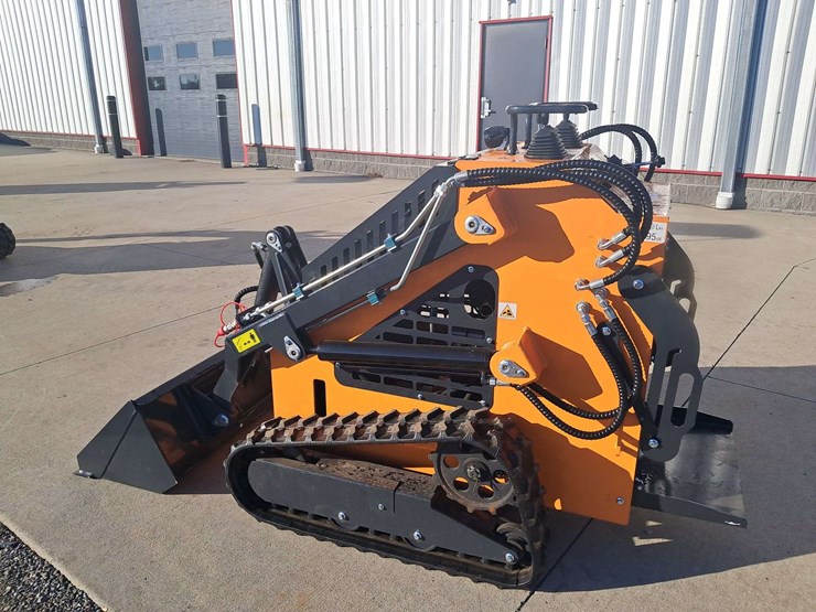 2025-landhero-mini-stand-on-skid-loader-image-4
