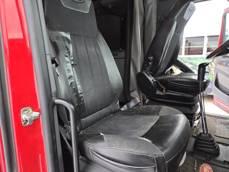 2017-peterbilt-579-image-65