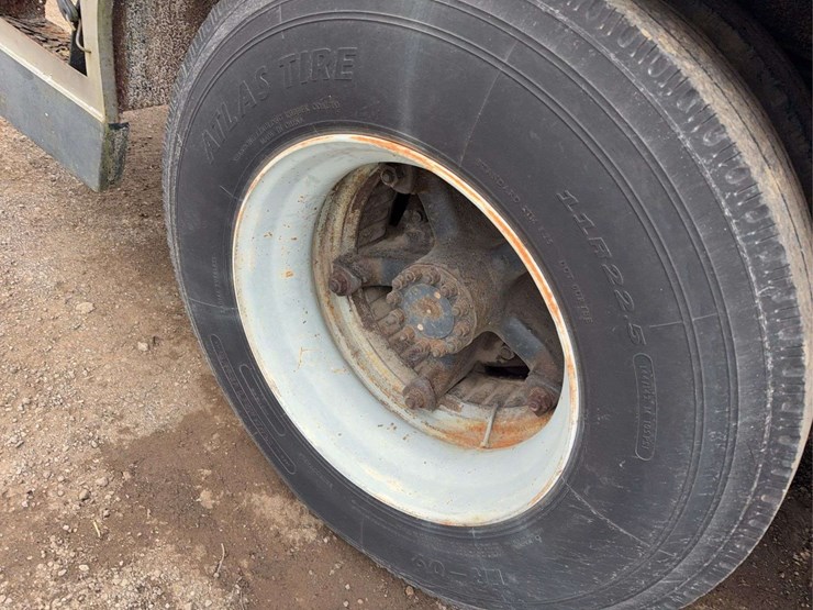 1981-ford-ln700-image-11