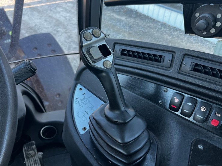 2018-jcb-409-image-27