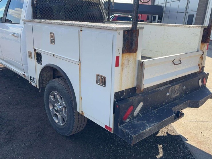 2016-dodge-2500-image-11