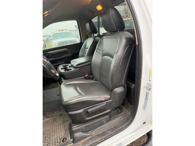 2020-dodge-3500-image-14