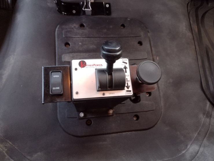 freightliner-m2-106-image-11