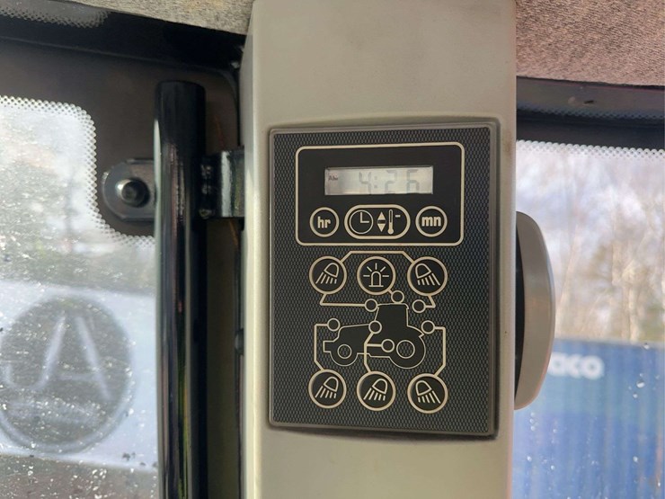 2005-massey-ferguson-6465-image-31