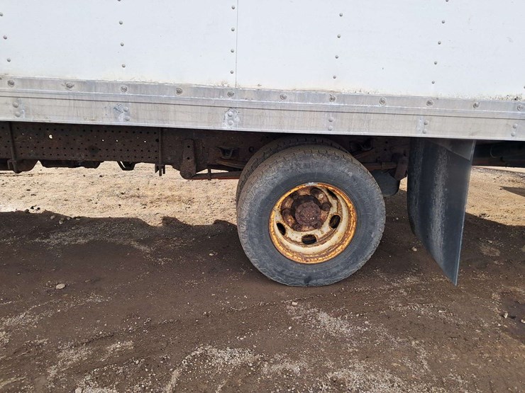 2008-isuzu-npr-image-15