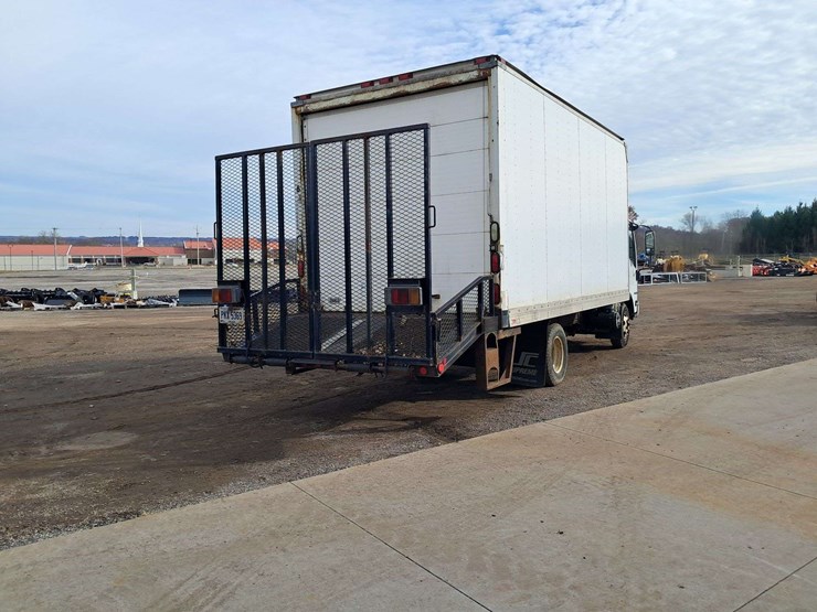 2008-isuzu-npr-image-3