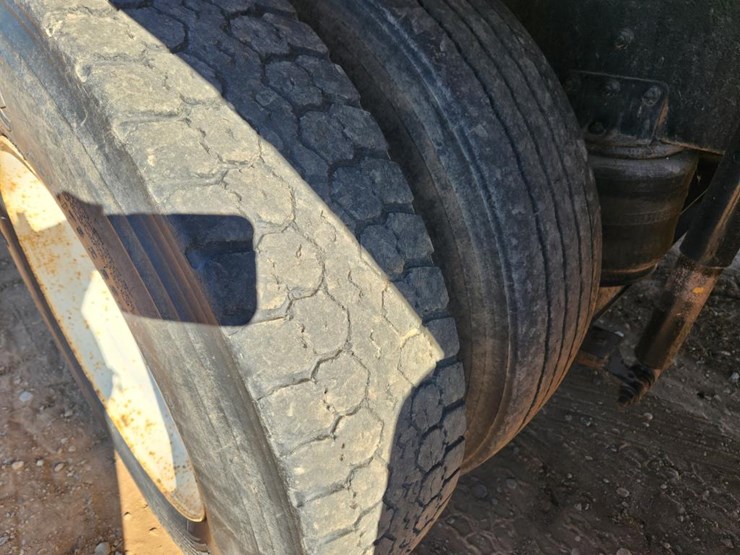 international-8100-image-60