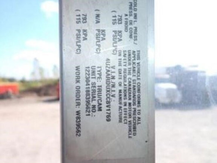 2012-freightliner-mt55-image-10