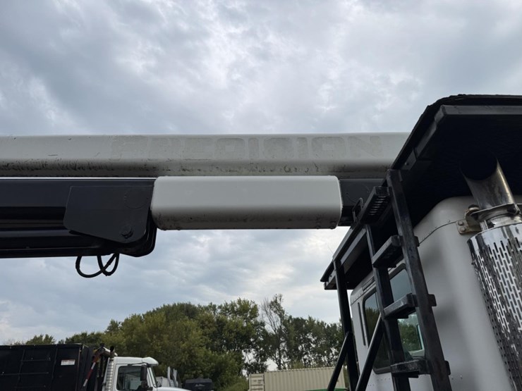 peterbilt-330-image-23