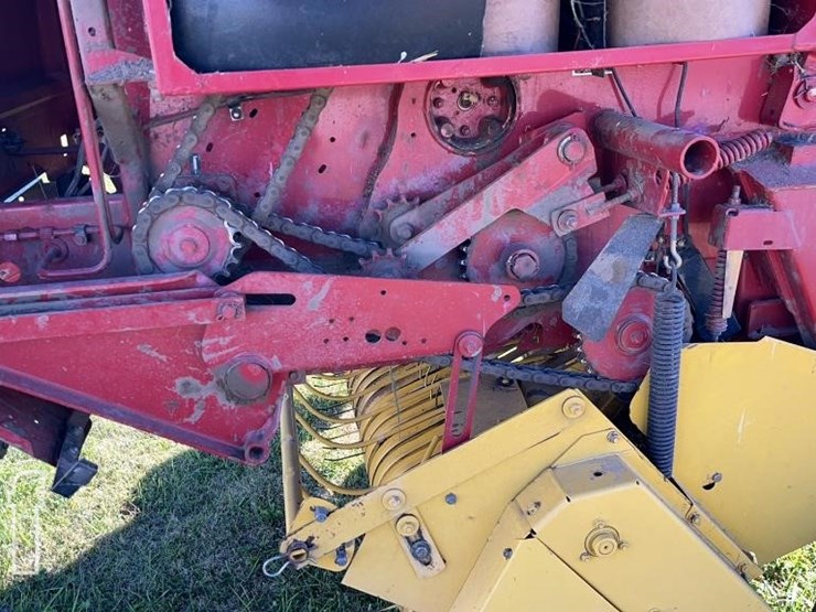 2010-new-holland-br7070-image-15