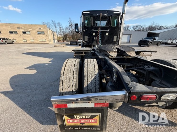 peterbilt-567-image-13