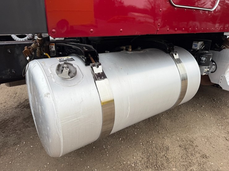 2020-peterbilt-579-image-16