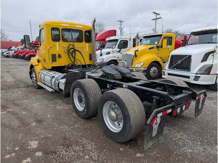 2020-kenworth-t680-image-10