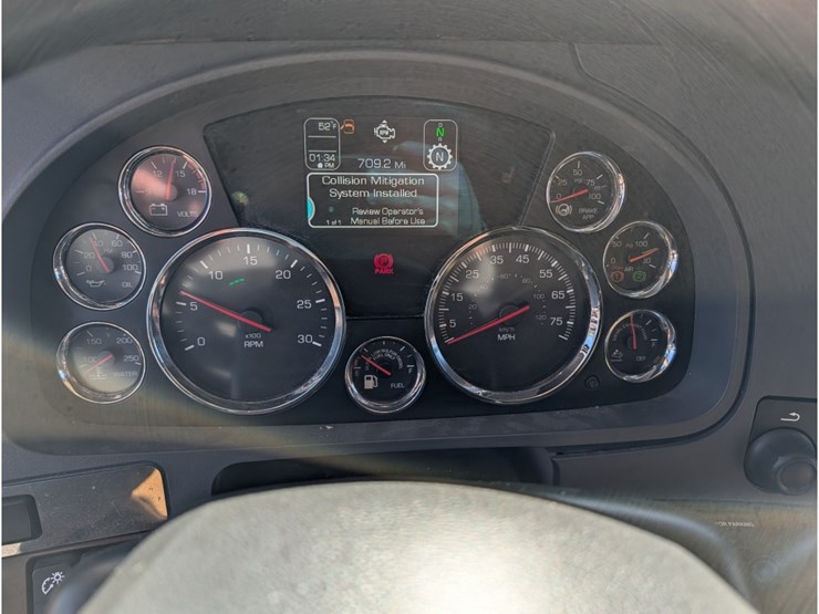 2020-kenworth-t680-image-30