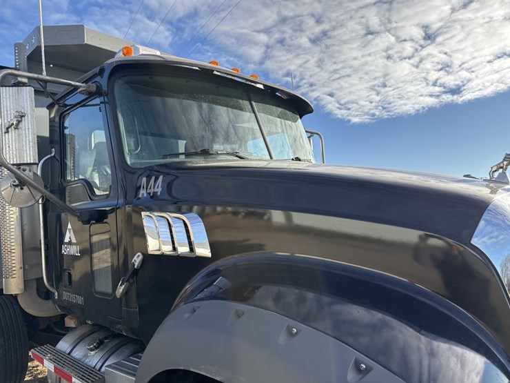 #1463-•-2007-mack-quad-axle-dump-truck-image-16