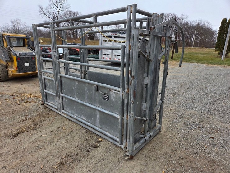 cattle-chute-w/-palpation-cage-image-22