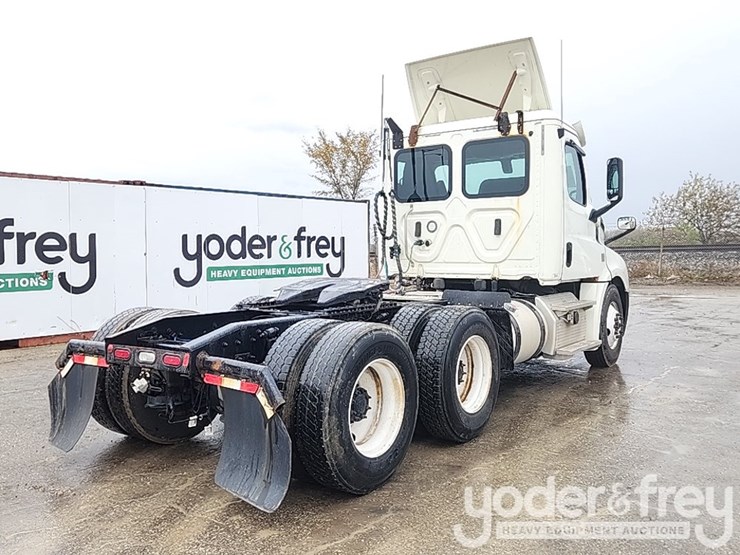 2019-freightliner-cascadia-126-image-6