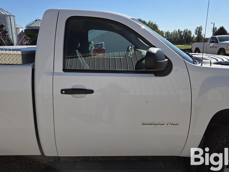 2011-chevrolet-silverado-2500-image-15