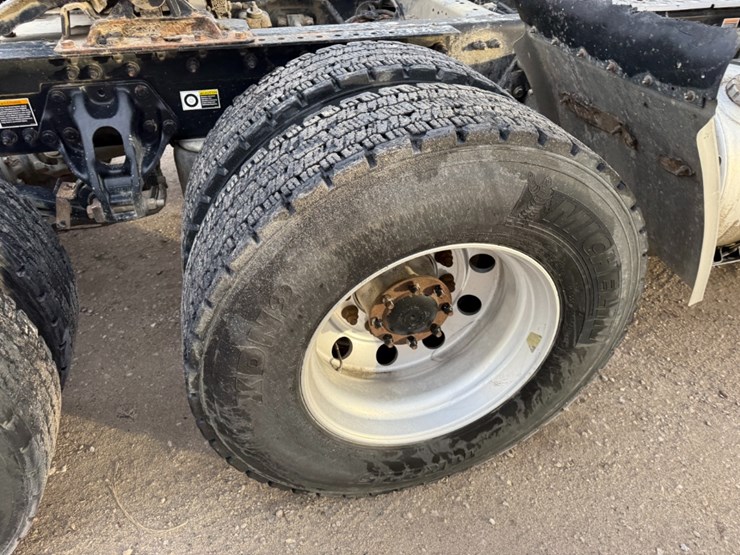 2019-kenworth-t880-image-14