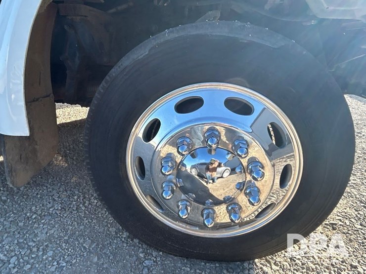 peterbilt-330-image-21