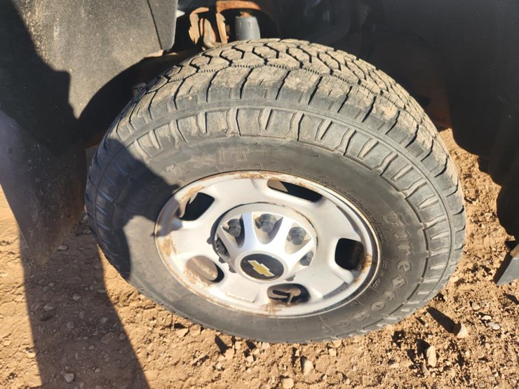 2017-chevrolet-2500-image-57