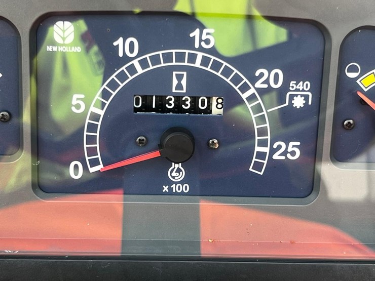 new-holland-tn70a-image-25