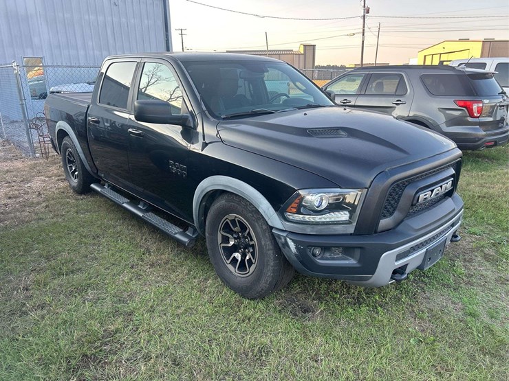 2016-ram-1500-rebel-image-1