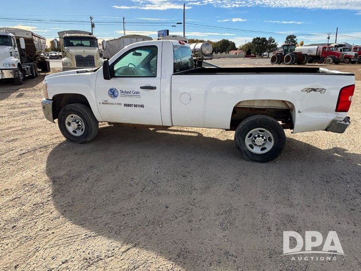 2010-chevrolet-silverado-2500hd-image-9
