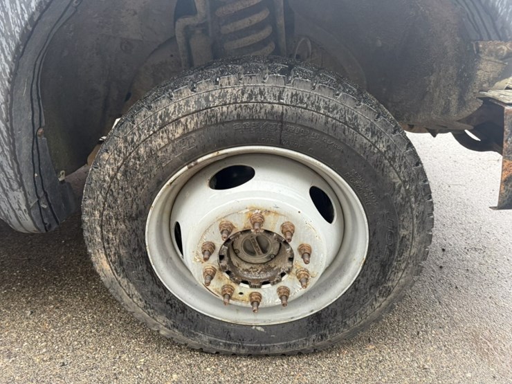 2011-ford-f550-image-45