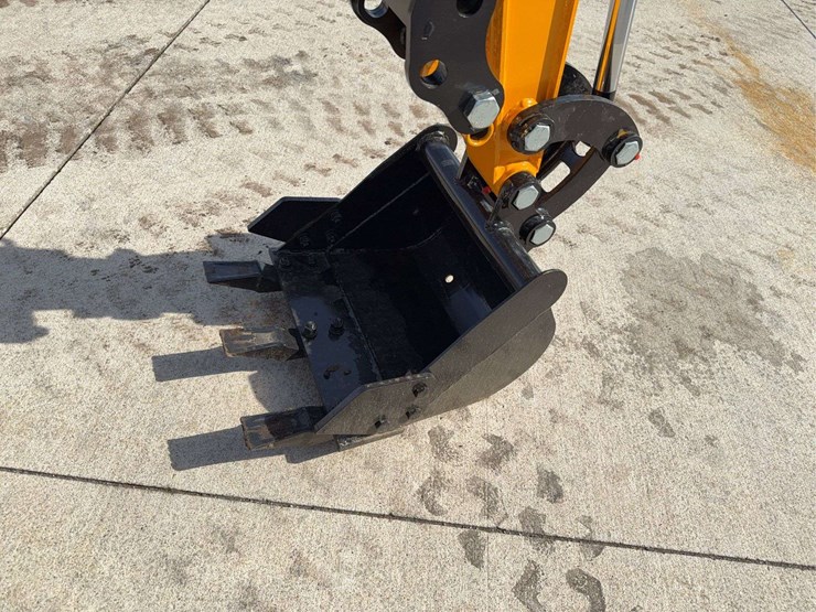 2025-miva-va13-mini-excavator-image-8