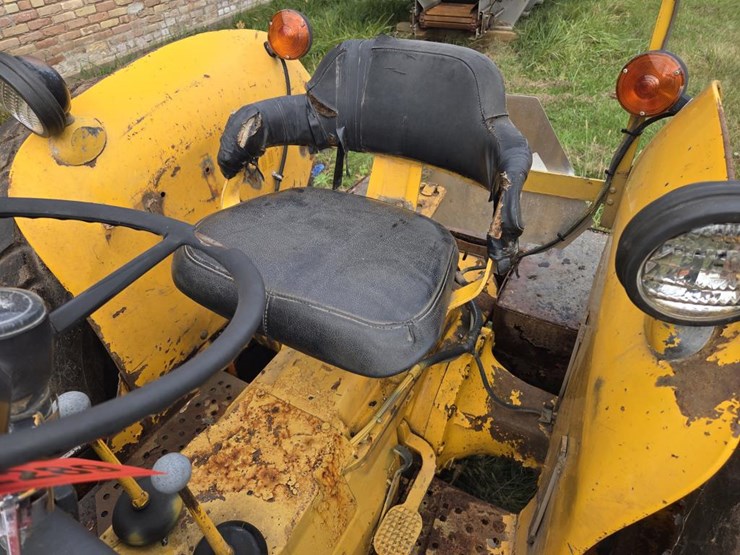 john-deere-300-image-35