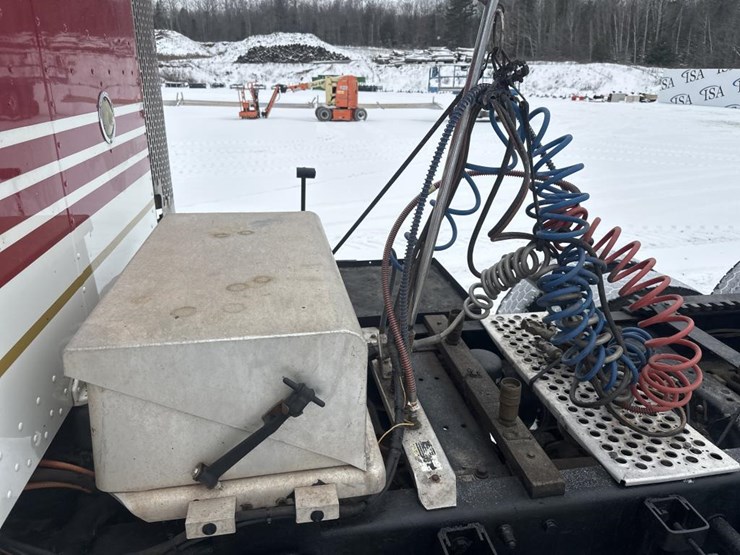 2007-peterbilt-385-image-16