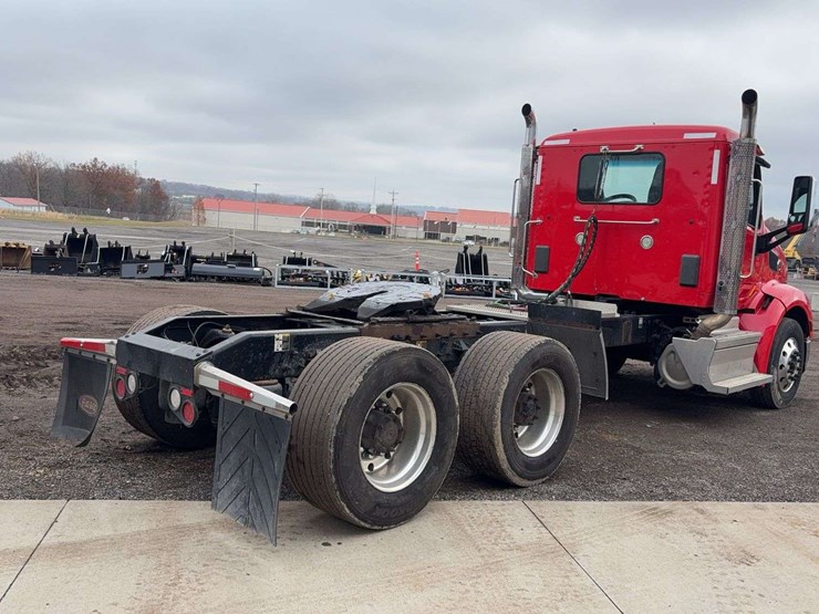 2018-peterbilt-579-image-3