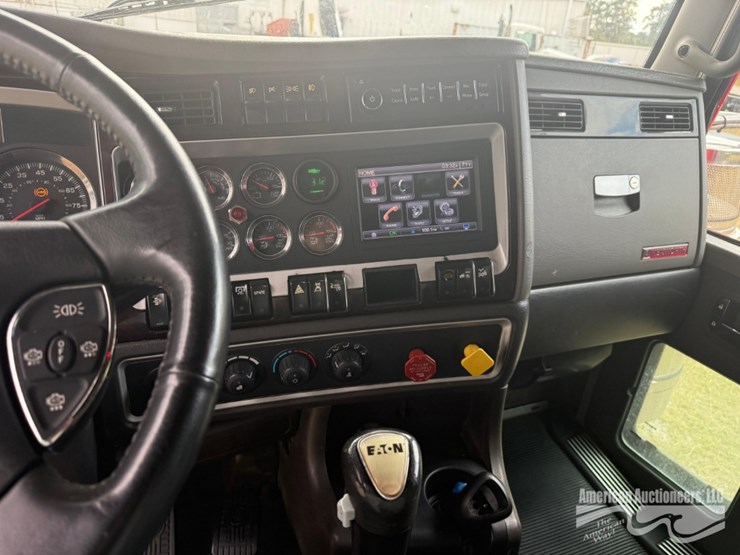 2013-kenworth-w900-image-5