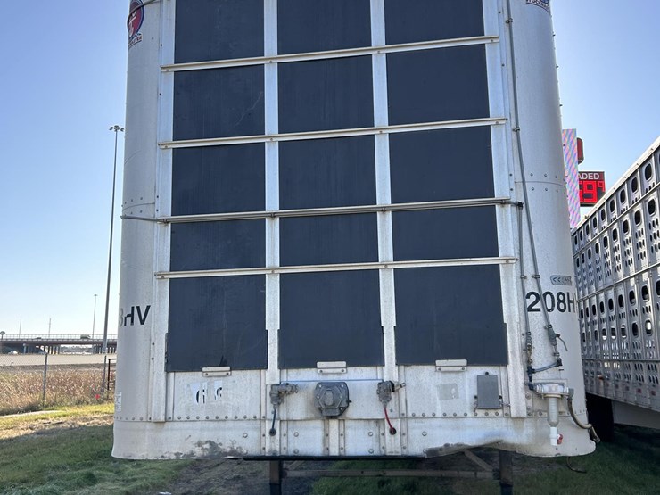 2019-wilson-livestock-trailer-image-2