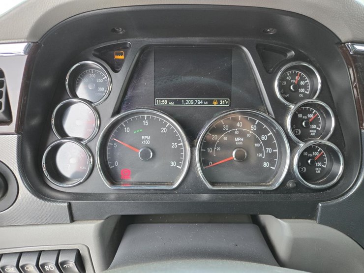 2017-peterbilt-579-image-80