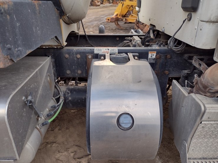 peterbilt-567-image-38