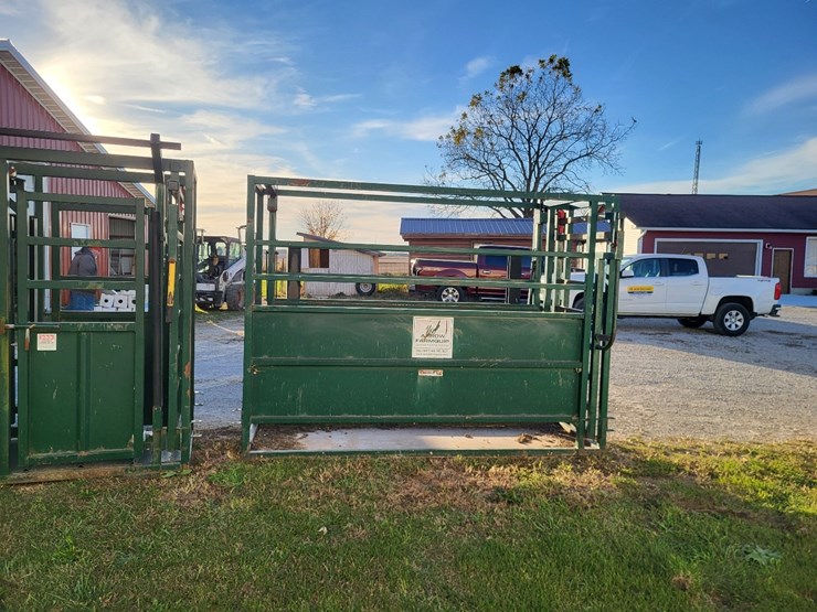 arrow-farmquip-8400-q-catch-cattle-squeeze-chute-w/alley-way---like-new-image-21